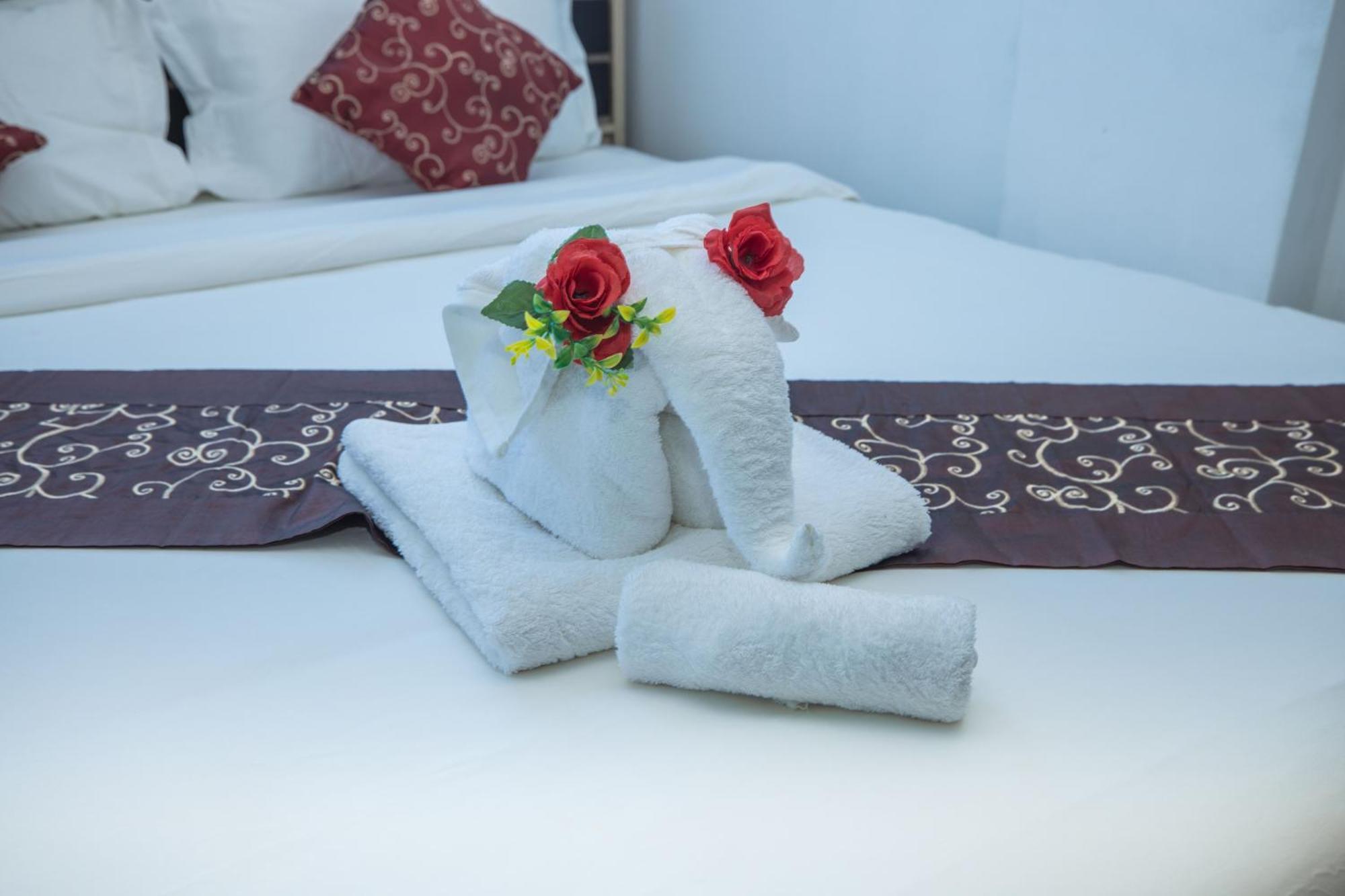 Happy 99 Guest House Patong Eksteriør billede