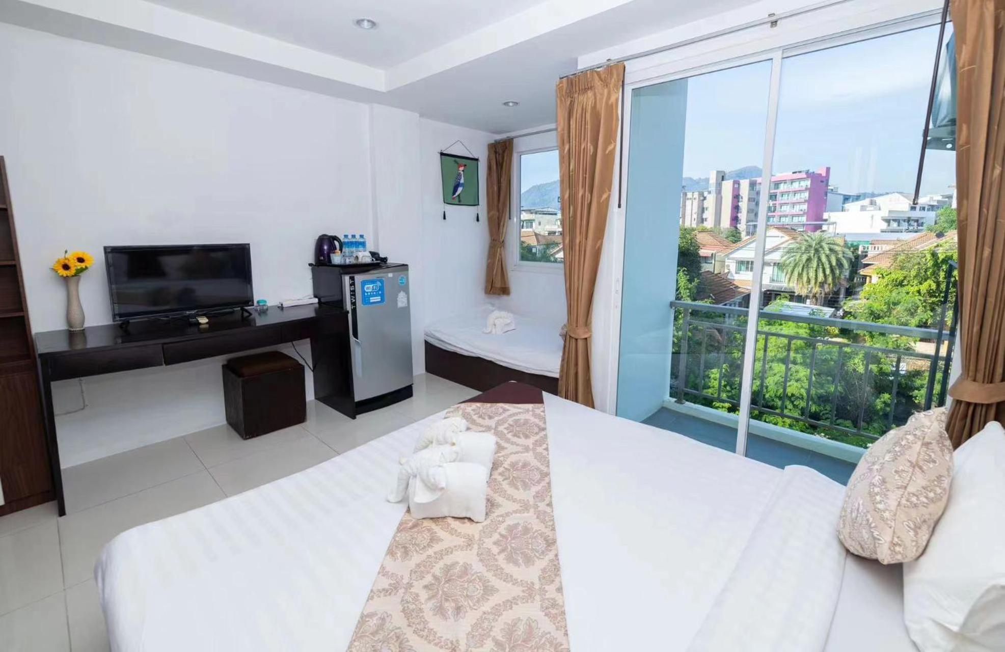 Happy 99 Guest House Patong Eksteriør billede