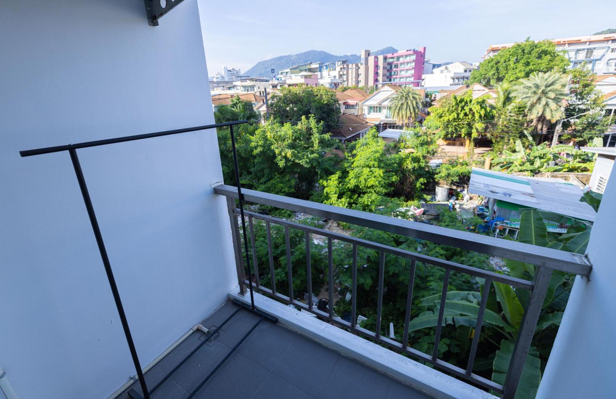 Happy 99 Guest House Patong Eksteriør billede