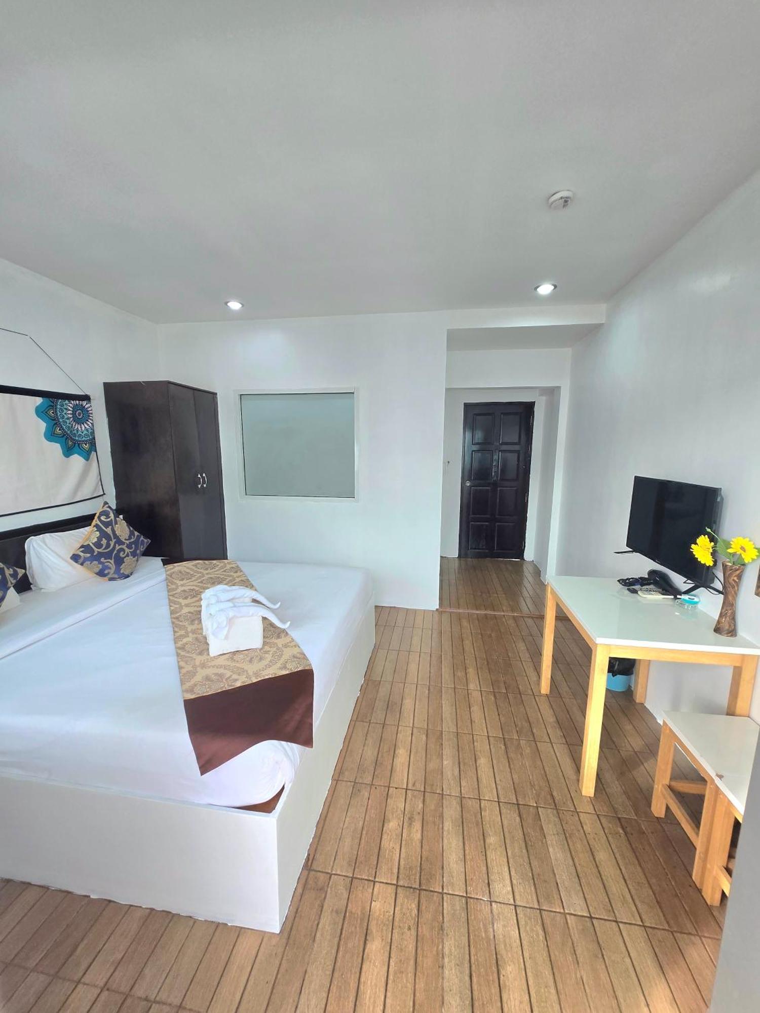 Happy 99 Guest House Patong Eksteriør billede