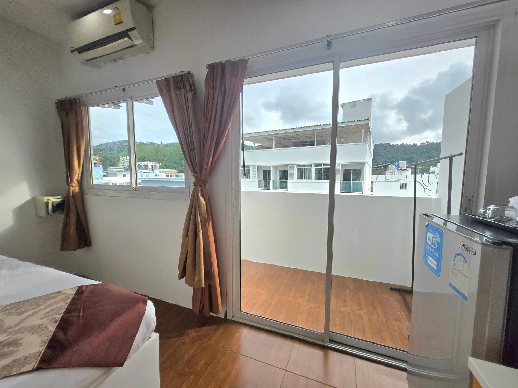 Happy 99 Guest House Patong Eksteriør billede