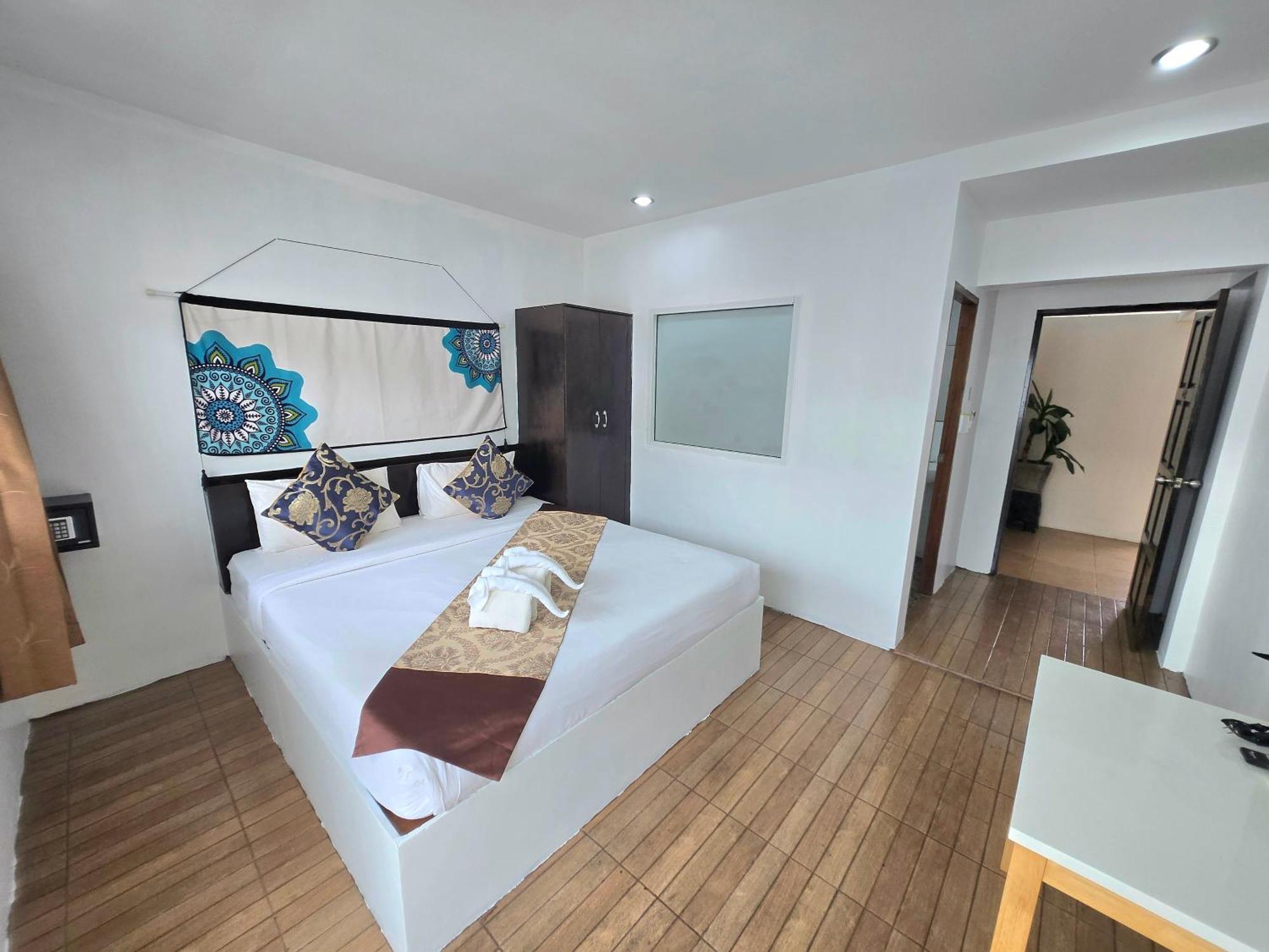 Happy 99 Guest House Patong Eksteriør billede