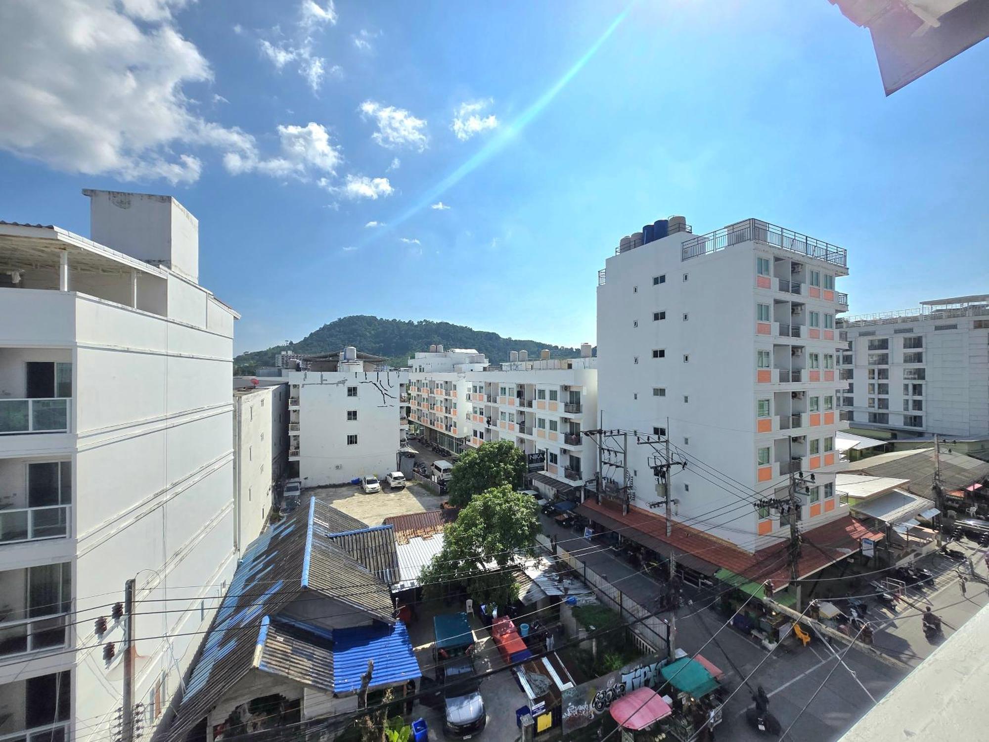 Happy 99 Guest House Patong Eksteriør billede