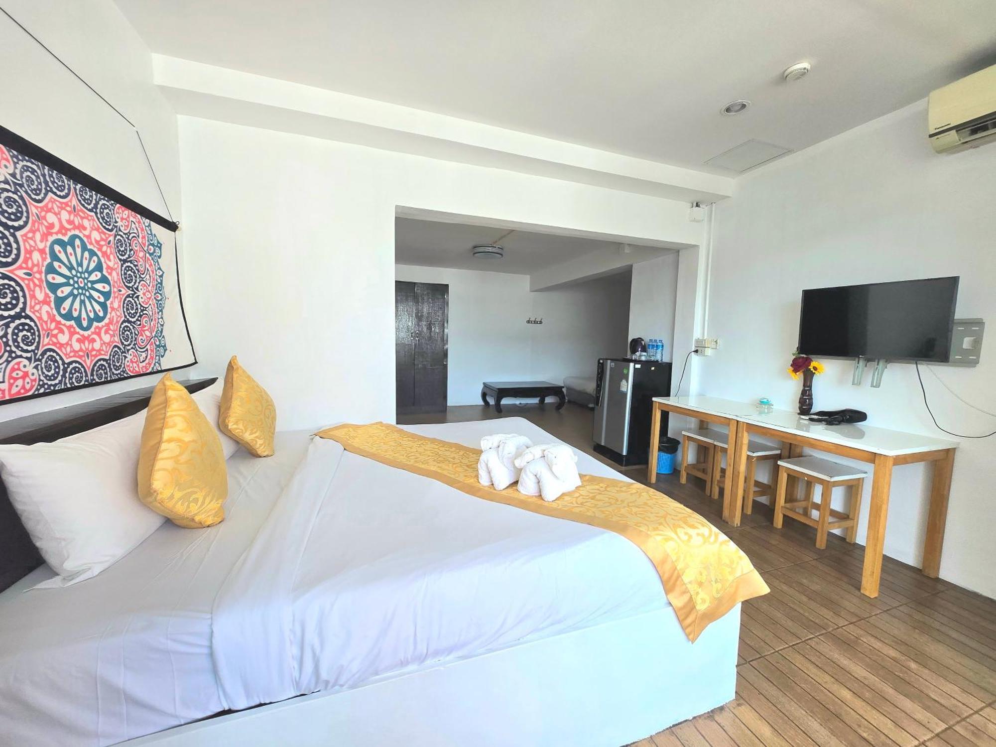 Happy 99 Guest House Patong Eksteriør billede