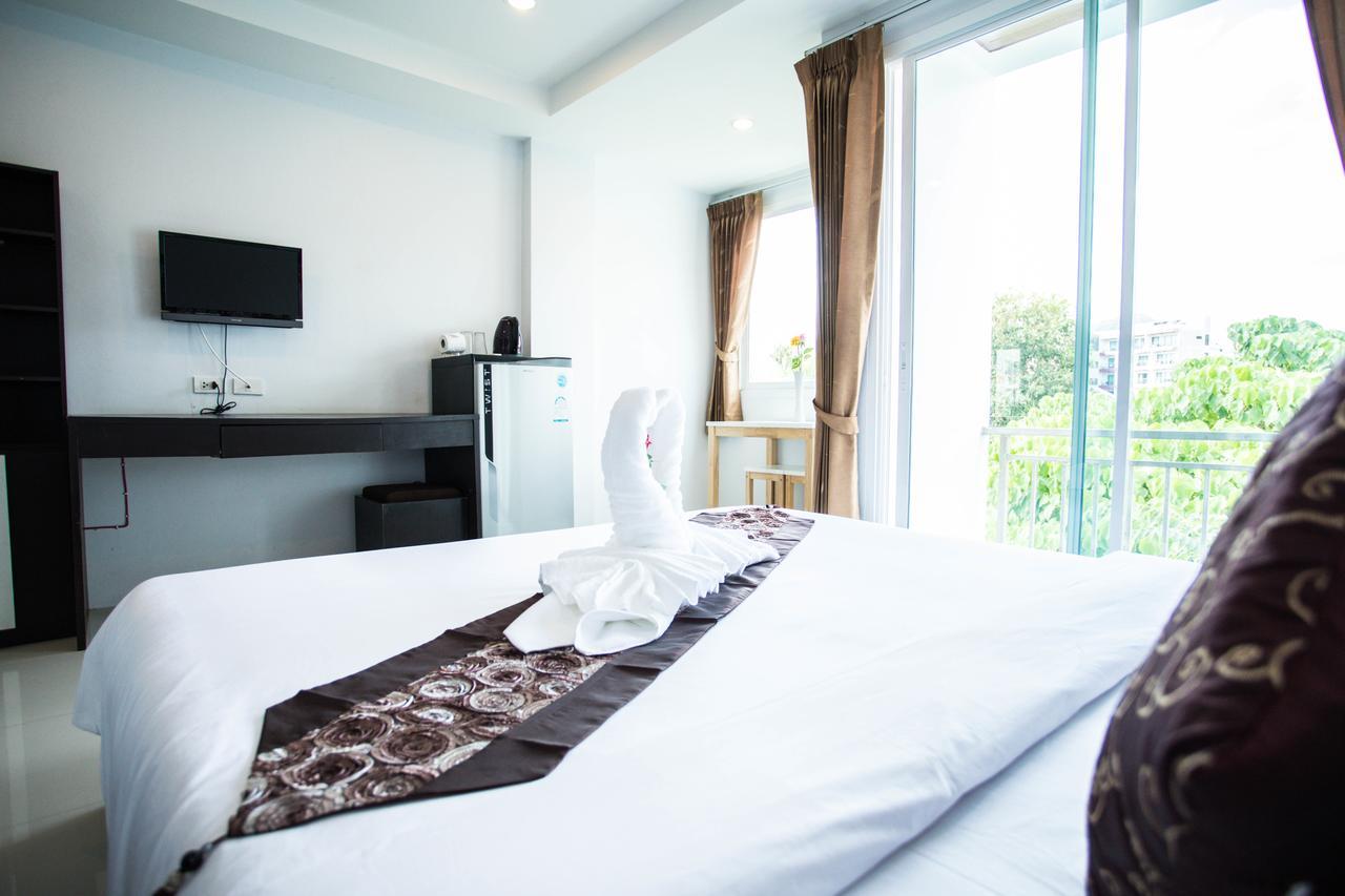 Happy 99 Guest House Patong Eksteriør billede