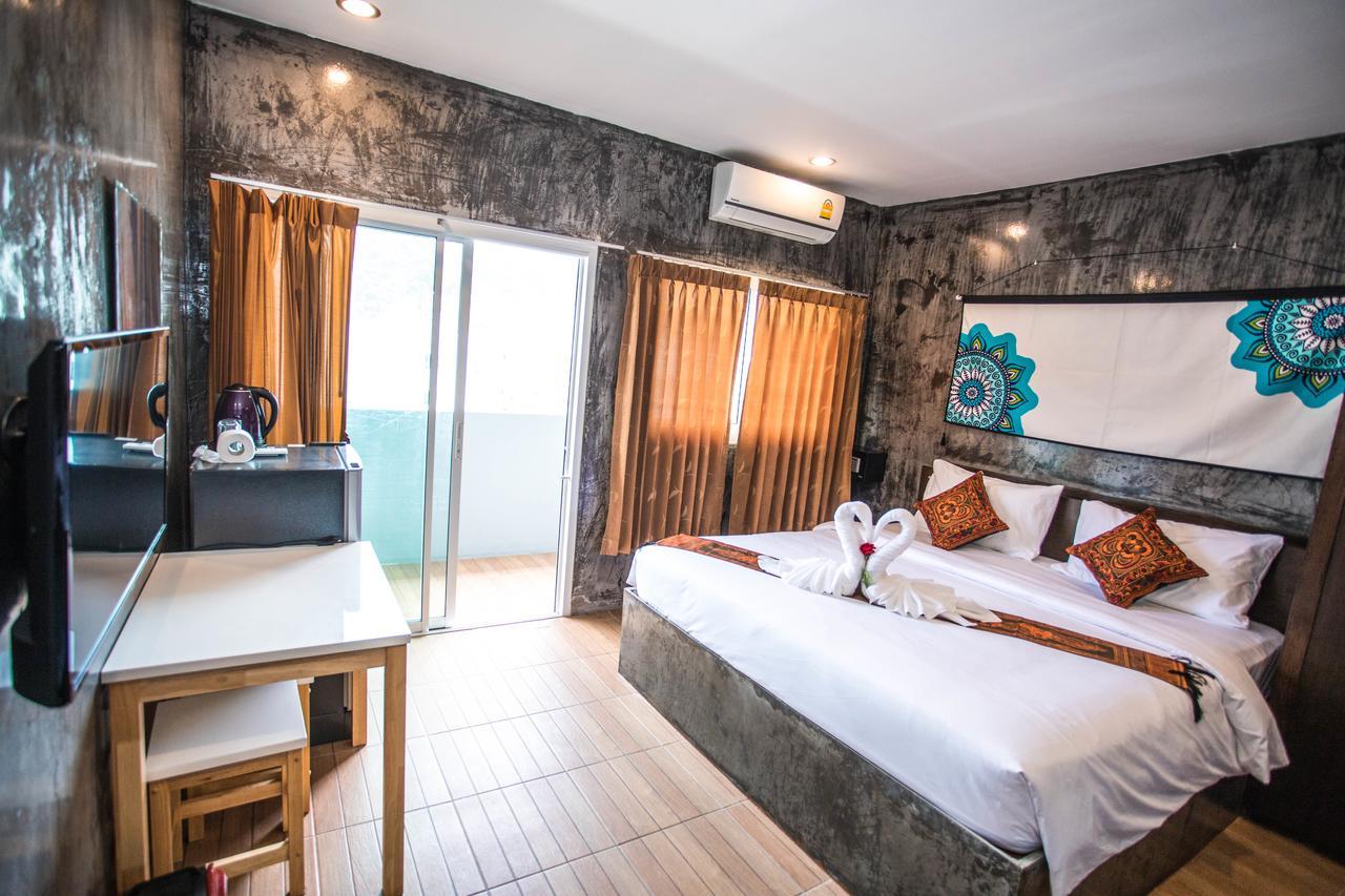 Happy 99 Guest House Patong Eksteriør billede