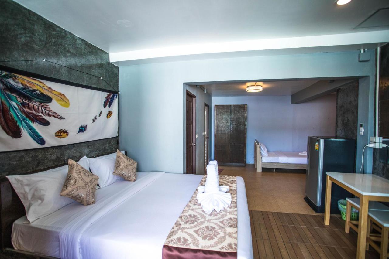 Happy 99 Guest House Patong Eksteriør billede
