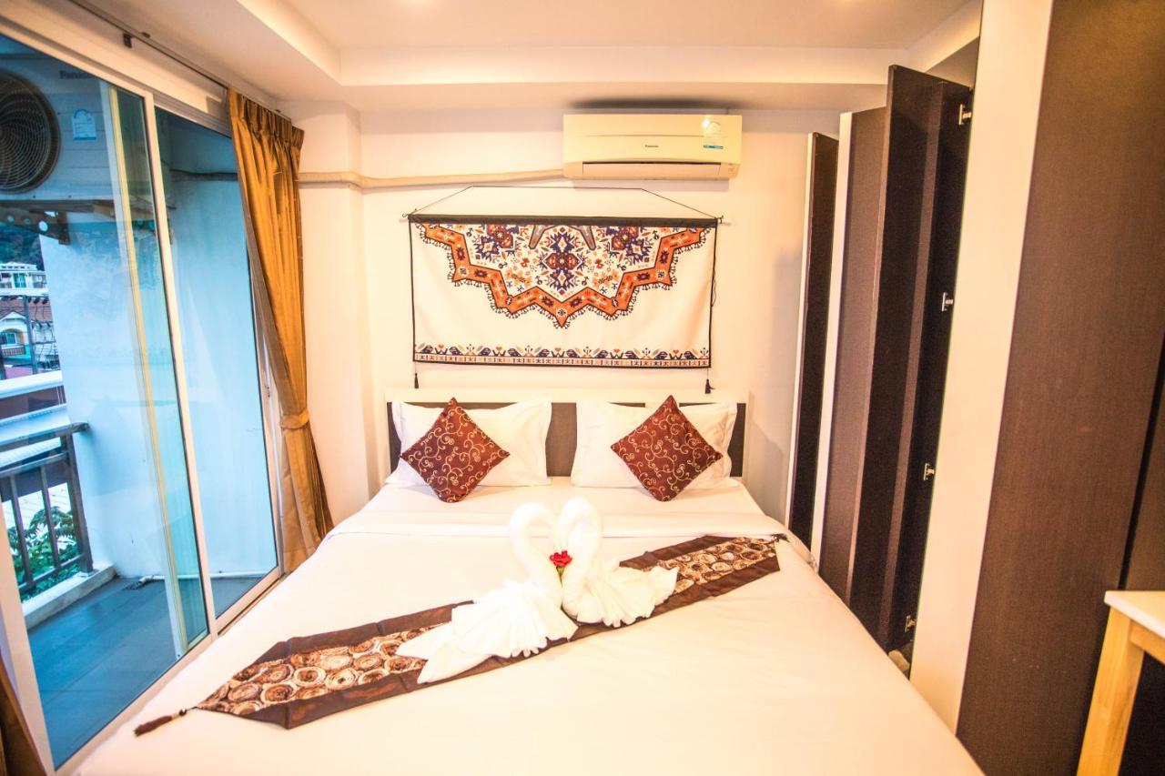 Happy 99 Guest House Patong Eksteriør billede